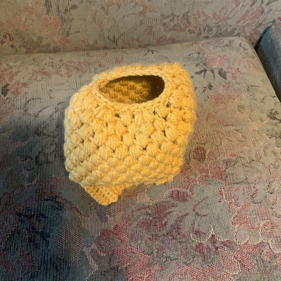 Crochet beanies with bun hole - Picture 3 of 4